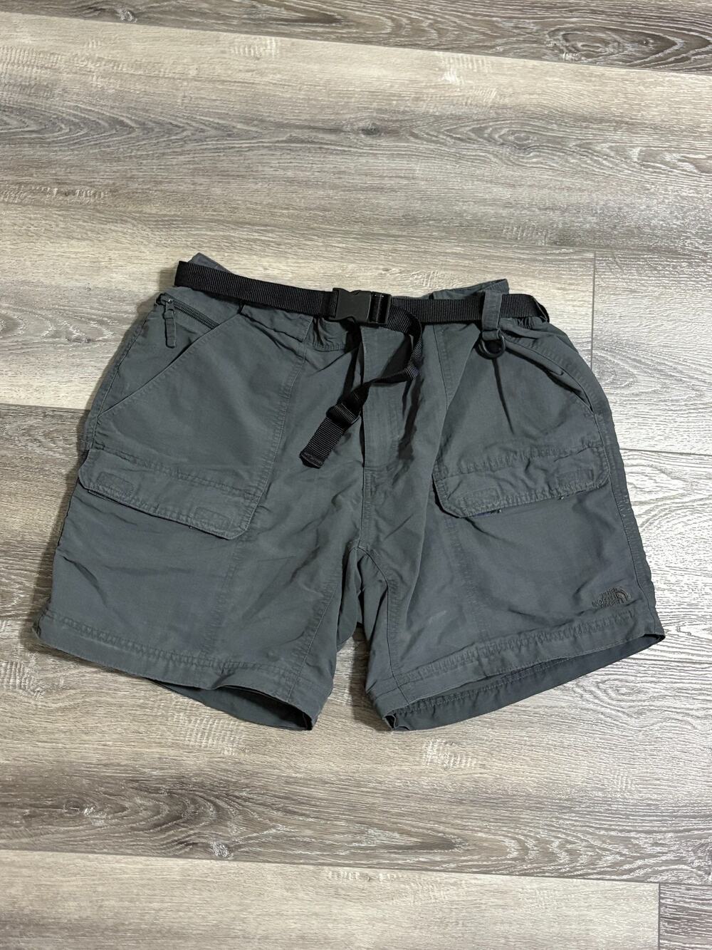 North Face Grey Short Cargo Shorts W/ Belt Hiking Outdoors Retro - Men’s XXL 2XL